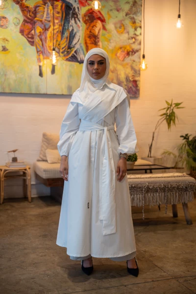 عباية بخام قطن زارا باللون الابيض C:J1027 White