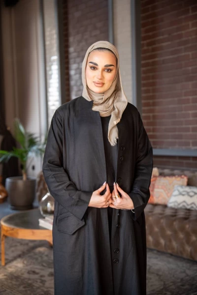 عباية مع طقم داخلي بخام لينن الطبيعي باللون الاسود C:J1021 Black set